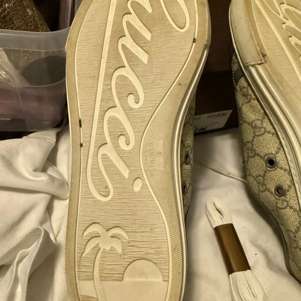 Gucci Tessuto sneakers 39.5 Preloved gently worn and ready for new adventures.